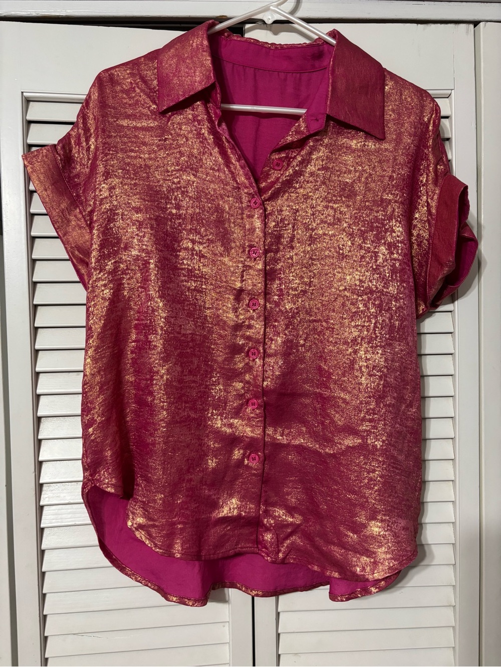 Women's Metallic Fuchsia Button-Front Blouse